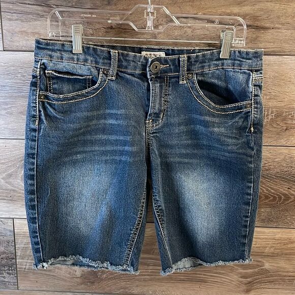 MUDD Ladies Denim Distressed Jean Shorts Raw Hem Low Waist Size 13 Blue - Picture 2 of 7